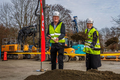 Första spadtag på två projekt samtidigt